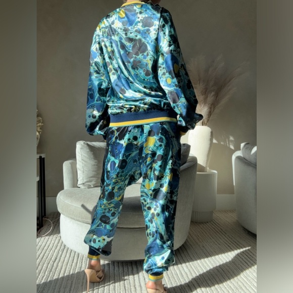 Dolce & Gabbana Other - Dolce&Gabbana
Men's Marble Print DG-Logo Crewneck Silk Sweatshirt & Sweatpants